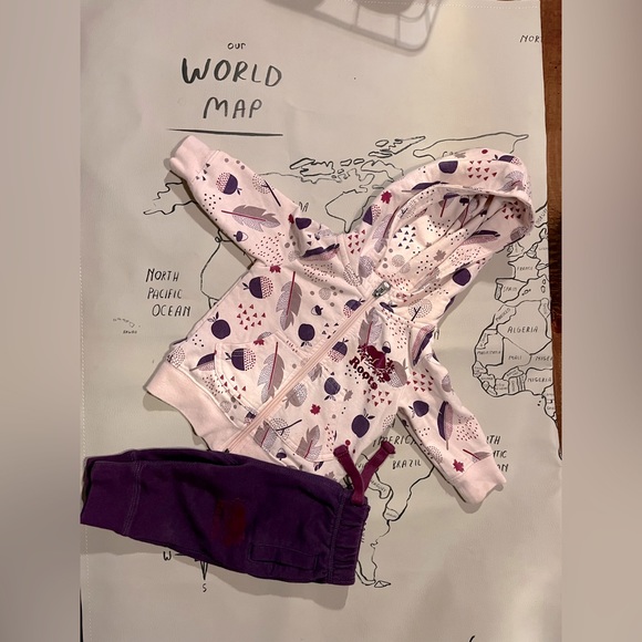 Roots - 3-6 Baby Sweatsuit. EUC. - Picture 1 of 3